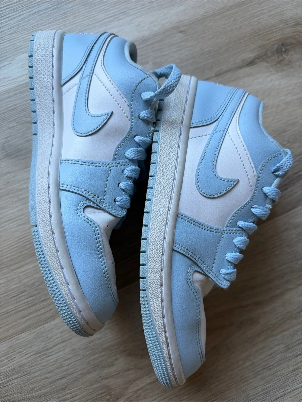 Nike Jordan Low-Top Sneakers in White and Ice Blue - Picture 9 of 12